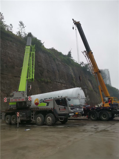 萧县“不怕风雨冻”—— 吊车的 “恶劣环境适应” 技术